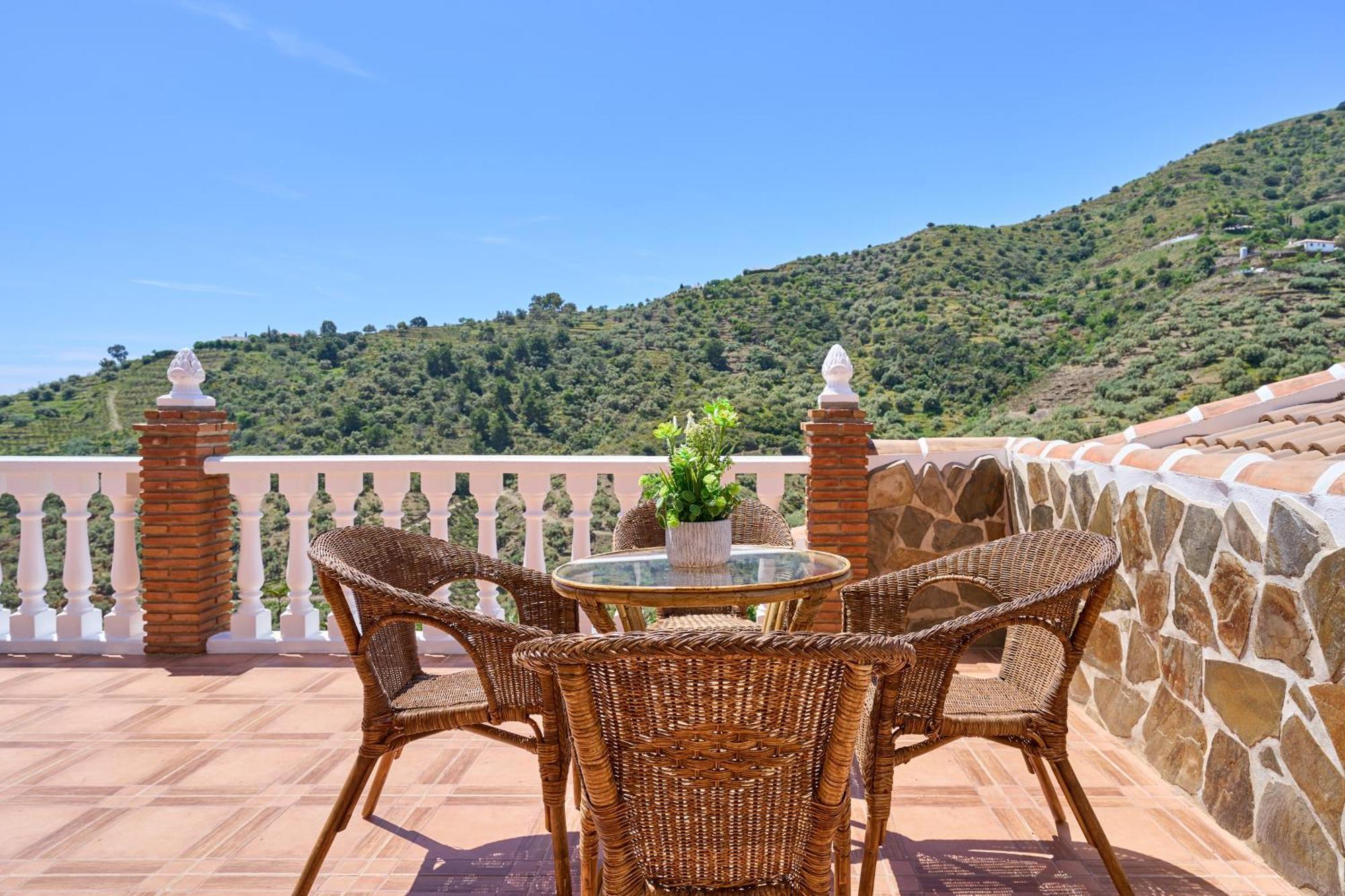 Villa Javier En Sayalonga Ngoại thất bức ảnh