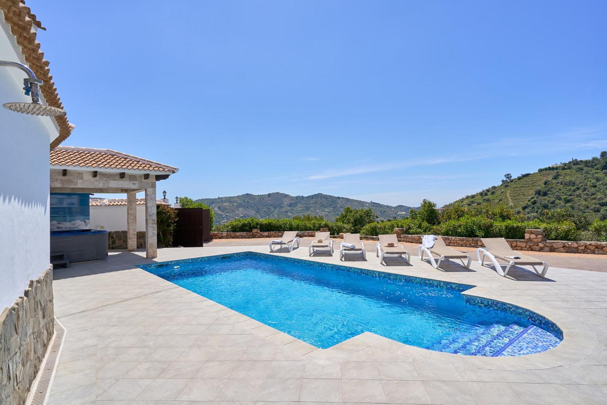 Villa Javier En Sayalonga Ngoại thất bức ảnh